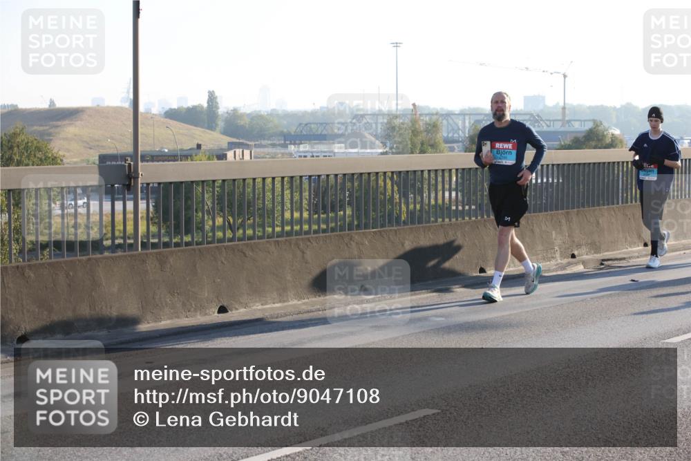 03.10.2025 - Köhlbrandbrückenlauf Lena Gebhardt http://msf.ph/oto/9047108 03.10.2025 09:28:55 Position 1 3 meine-sportfotos.de
