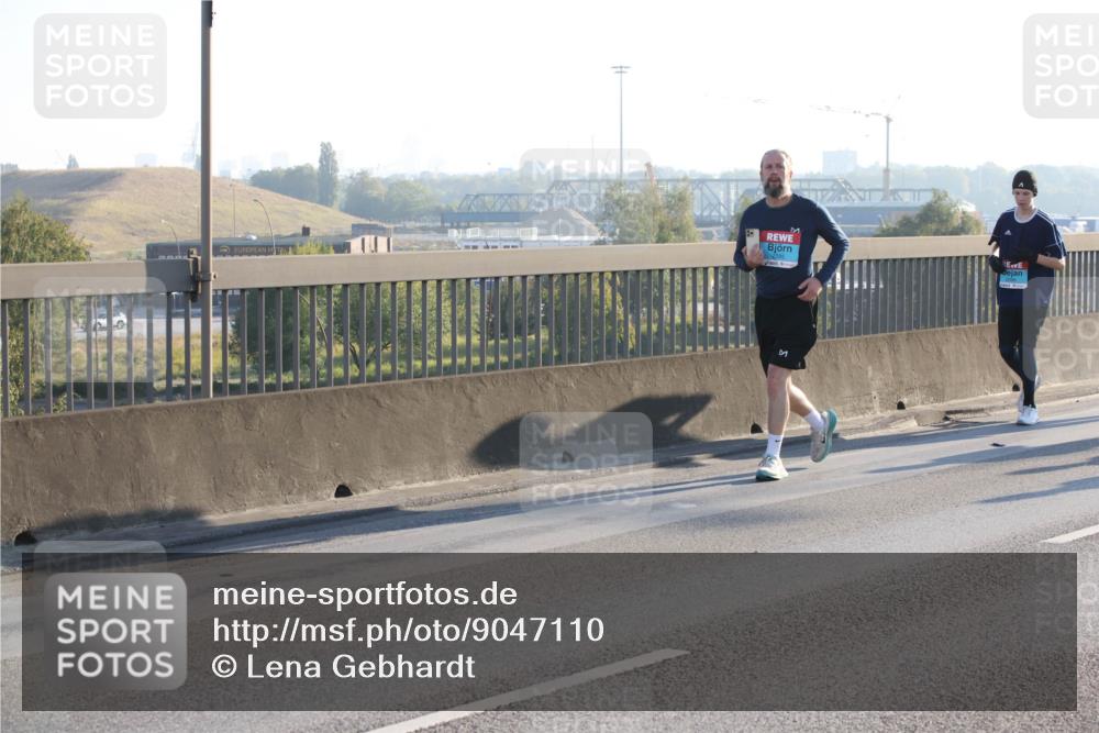 03.10.2025 - Köhlbrandbrückenlauf Lena Gebhardt http://msf.ph/oto/9047110 03.10.2025 09:28:55 Position 1  meine-sportfotos.de