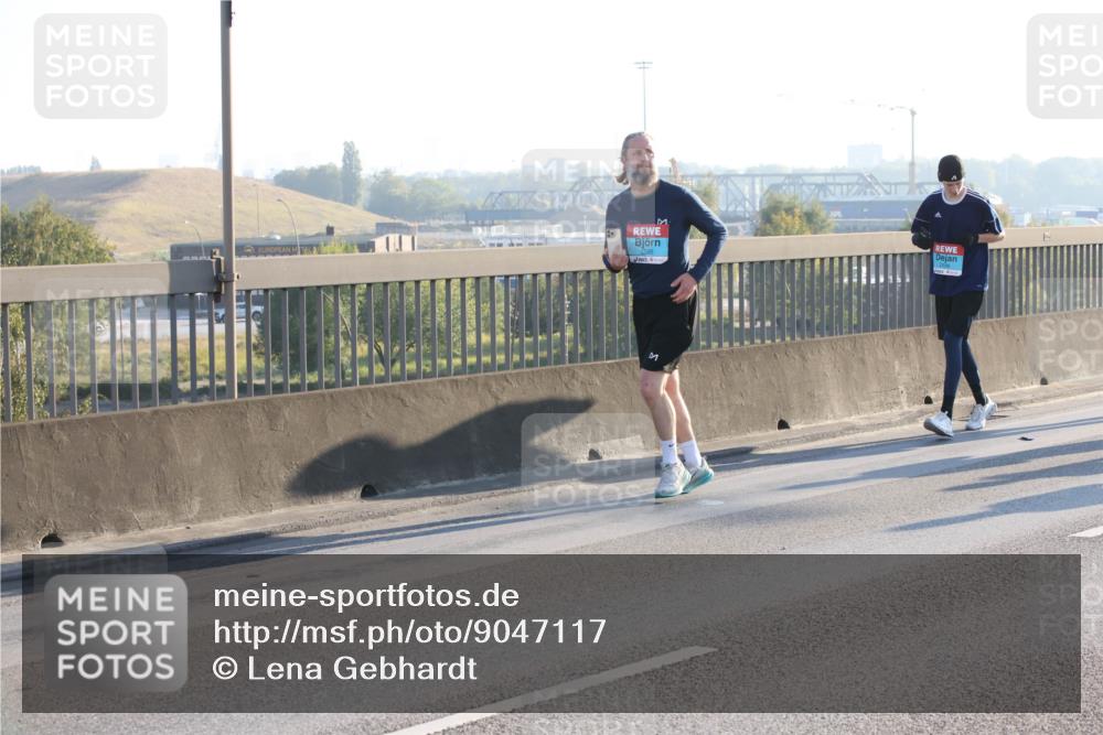 03.10.2025 - Köhlbrandbrückenlauf Lena Gebhardt http://msf.ph/oto/9047117 03.10.2025 09:28:56 Position 1  meine-sportfotos.de