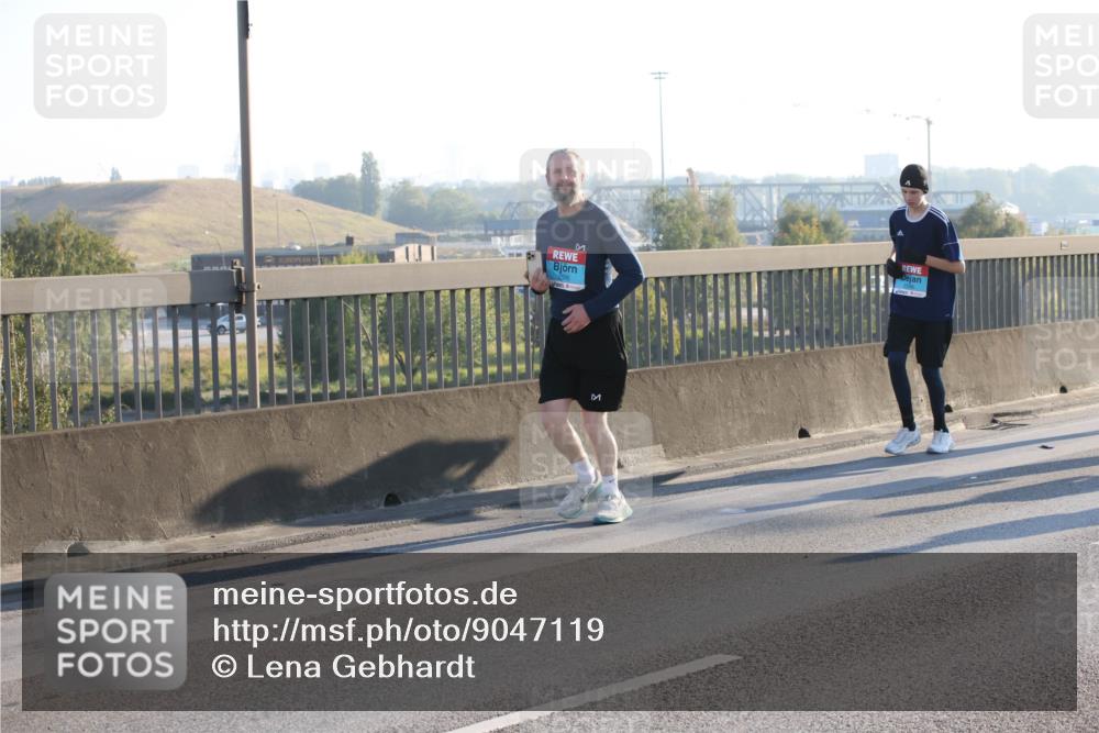03.10.2025 - Köhlbrandbrückenlauf Lena Gebhardt http://msf.ph/oto/9047119 03.10.2025 09:28:56 Position 1  meine-sportfotos.de