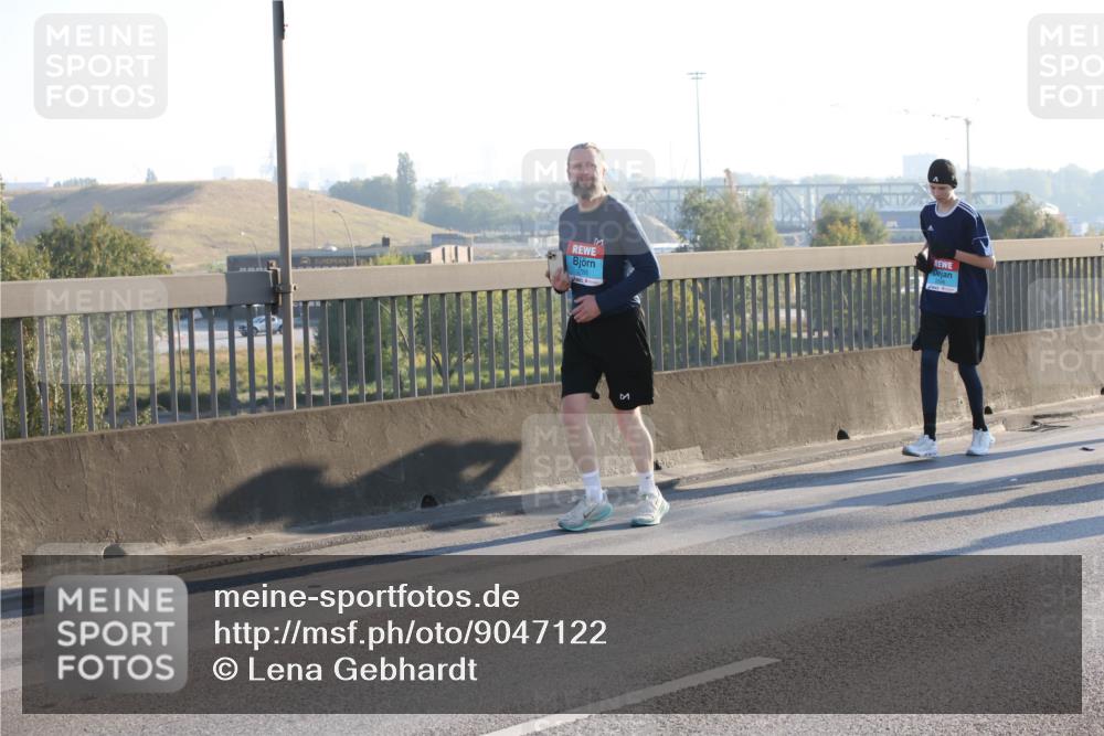 03.10.2025 - Köhlbrandbrückenlauf Lena Gebhardt http://msf.ph/oto/9047122 03.10.2025 09:28:56 Position 1  meine-sportfotos.de