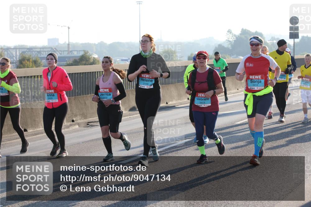 03.10.2025 - Köhlbrandbrückenlauf Lena Gebhardt http://msf.ph/oto/9047134 03.10.2025 09:28:58 Position 1 470, 2429, 2470, 2159, 3413, 3412 meine-sportfotos.de