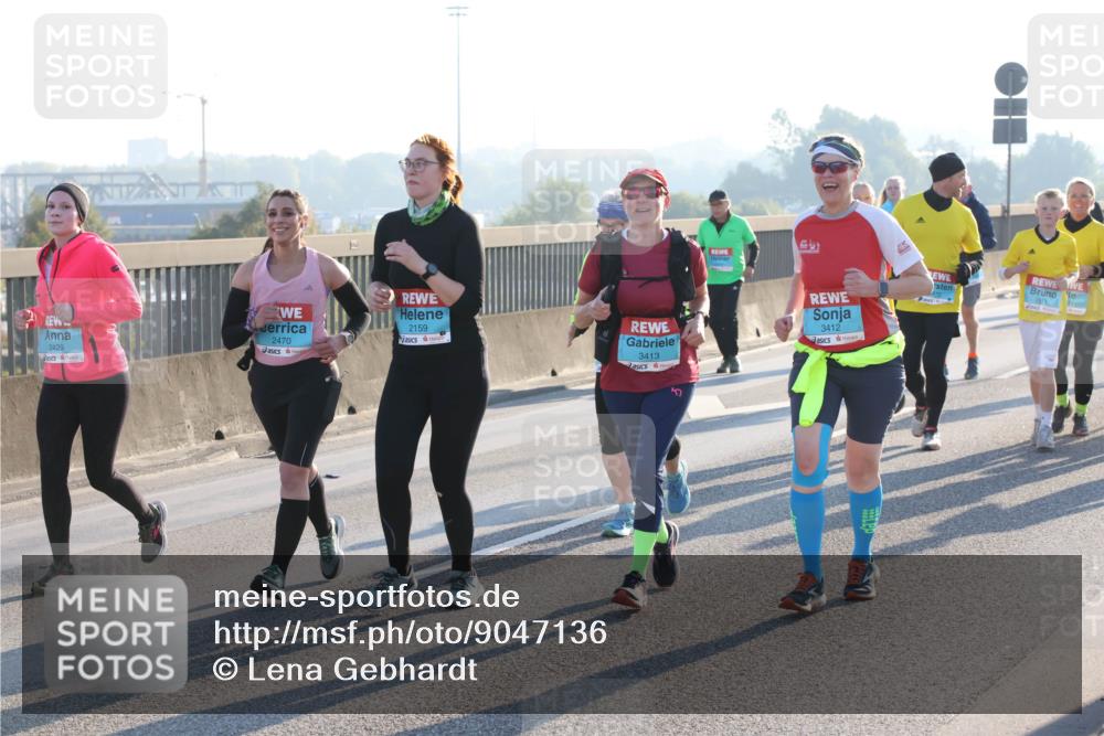 03.10.2025 - Köhlbrandbrückenlauf Lena Gebhardt http://msf.ph/oto/9047136 03.10.2025 09:28:59 Position 1 2429, 2470, 2159, 3413, 3412 meine-sportfotos.de