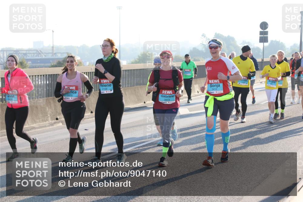 03.10.2025 - Köhlbrandbrückenlauf Lena Gebhardt http://msf.ph/oto/9047140 03.10.2025 09:28:59 Position 1 2429, 2470, 2159, 3413, 5, 3412 meine-sportfotos.de