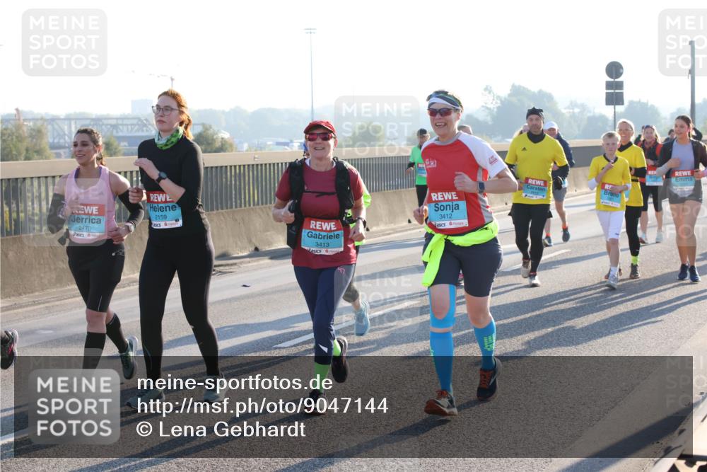 03.10.2025 - Köhlbrandbrückenlauf Lena Gebhardt http://msf.ph/oto/9047144 03.10.2025 09:28:59 Position 1 2470, 2159, 3413, 3412 meine-sportfotos.de