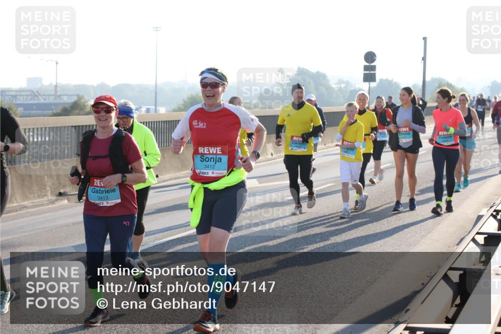 03.10.2025 - Köhlbrandbrückenlauf Lena Gebhardt http://msf.ph/oto/9047147 03.10.2025 09:29:00 Position 1 3413, 3412 meine-sportfotos.de