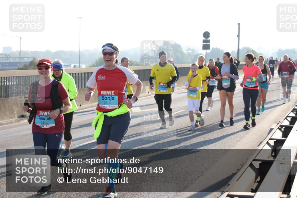 03.10.2025 - Köhlbrandbrückenlauf Lena Gebhardt http://msf.ph/oto/9047149 03.10.2025 09:29:00 Position 1 3413, 3412 meine-sportfotos.de
