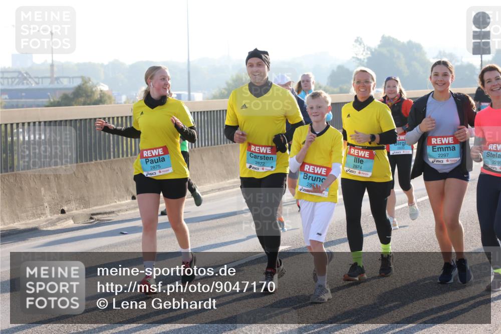 03.10.2025 - Köhlbrandbrückenlauf Lena Gebhardt http://msf.ph/oto/9047170 03.10.2025 09:29:02 Position 1 2875, 2874, 2872, 287, 2600, 2297, 2299 meine-sportfotos.de