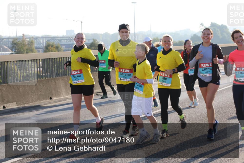 03.10.2025 - Köhlbrandbrückenlauf Lena Gebhardt http://msf.ph/oto/9047180 03.10.2025 09:29:03 Position 1 2875, 2872, 2871, 2874, 2297, 2299 meine-sportfotos.de