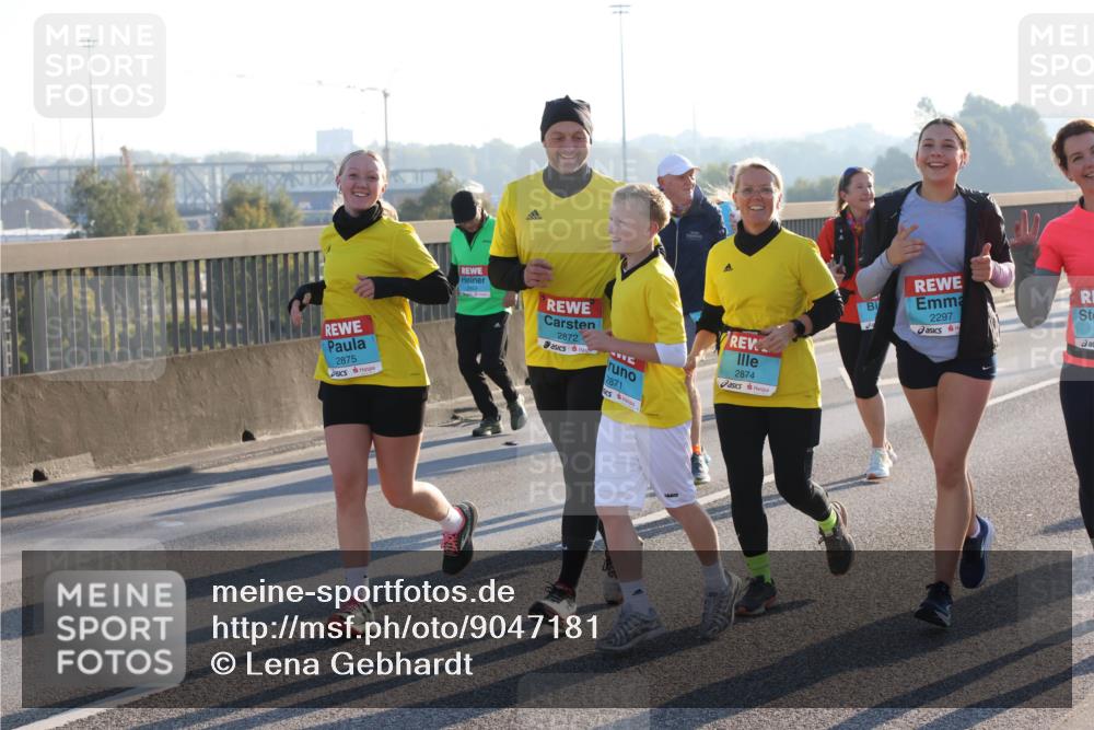 03.10.2025 - Köhlbrandbrückenlauf Lena Gebhardt http://msf.ph/oto/9047181 03.10.2025 09:29:03 Position 1 2875, 2872, 2871, 2874, 2297 meine-sportfotos.de