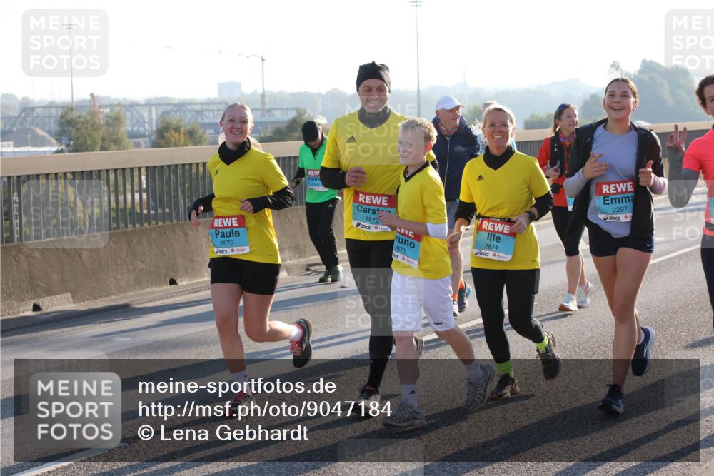 03.10.2025 - Köhlbrandbrückenlauf Lena Gebhardt http://msf.ph/oto/9047184 03.10.2025 09:29:03 Position 1 2875, 2872, 2871, 2874, 2297 meine-sportfotos.de