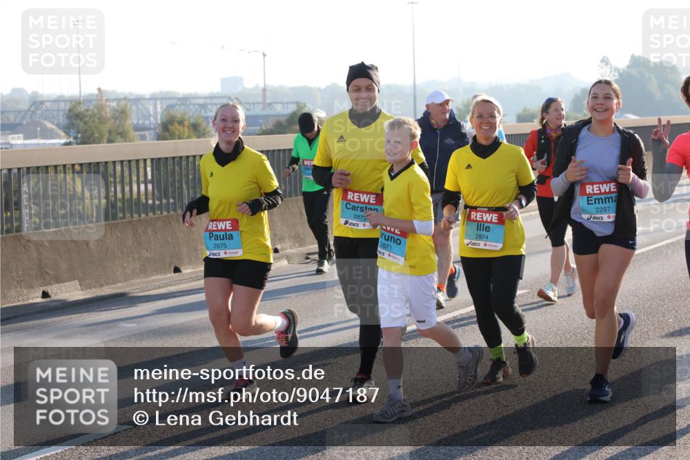 03.10.2025 - Köhlbrandbrückenlauf Lena Gebhardt http://msf.ph/oto/9047187 03.10.2025 09:29:03 Position 1 2875, 2872, 2871, 2874, 2297 meine-sportfotos.de