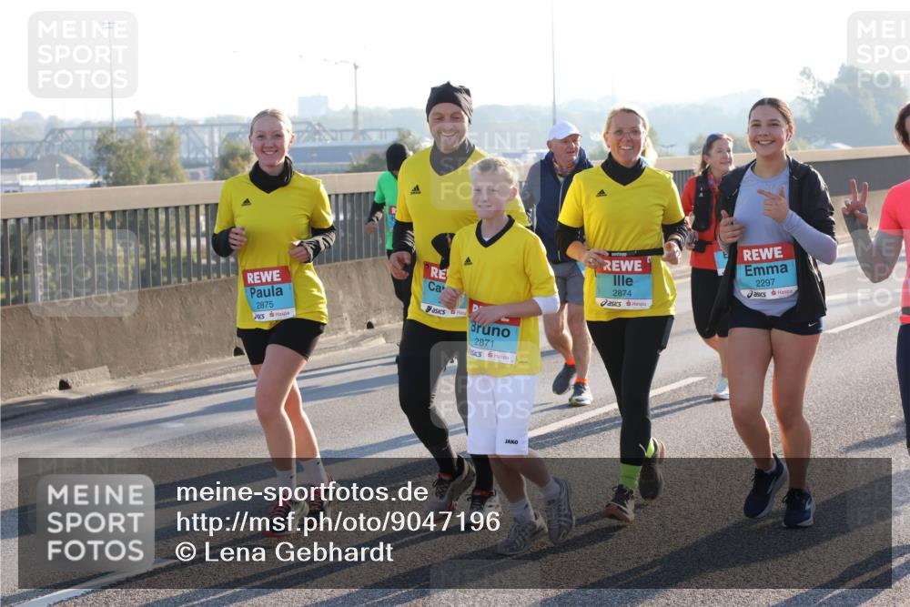 03.10.2025 - Köhlbrandbrückenlauf Lena Gebhardt http://msf.ph/oto/9047196 03.10.2025 09:29:03 Position 1 2875, 2871, 2874, 2297 meine-sportfotos.de