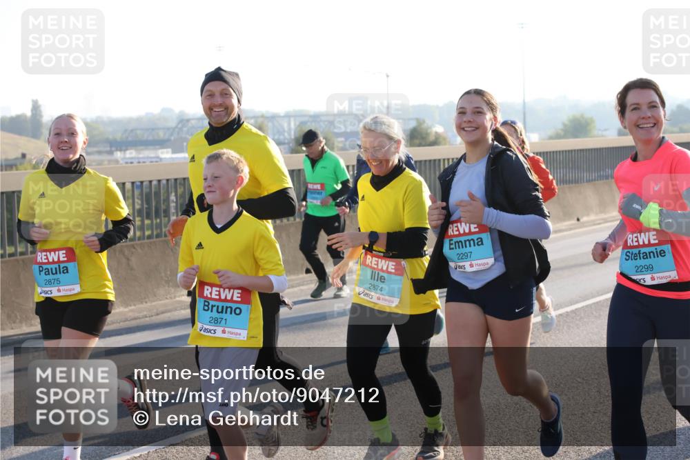 03.10.2025 - Köhlbrandbrückenlauf Lena Gebhardt http://msf.ph/oto/9047212 03.10.2025 09:29:04 Position 1 2875, 2871, 2874, 2297, 2299 meine-sportfotos.de
