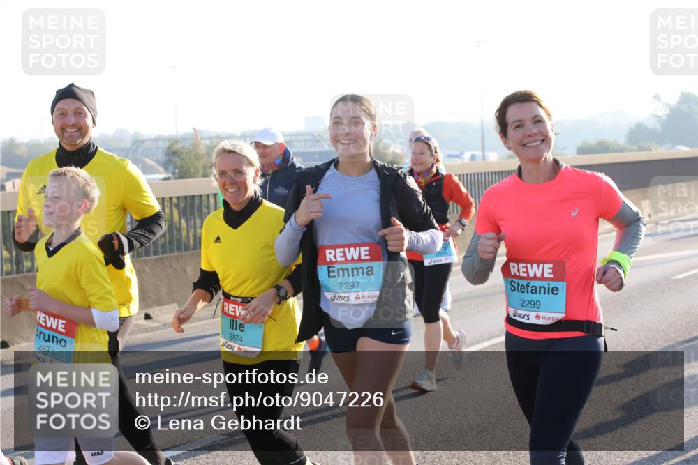 03.10.2025 - Köhlbrandbrückenlauf Lena Gebhardt http://msf.ph/oto/9047226 03.10.2025 09:29:04 Position 1 2871, 2874, 2297, 2299 meine-sportfotos.de