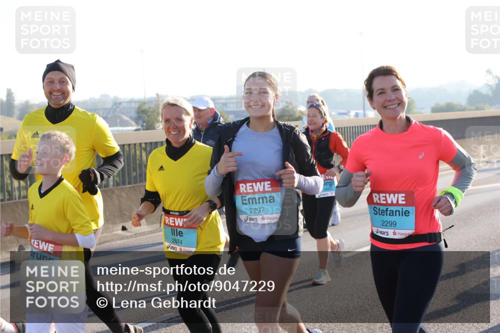 03.10.2025 - Köhlbrandbrückenlauf Lena Gebhardt http://msf.ph/oto/9047229 03.10.2025 09:29:04 Position 1 2871, 2874, 2297, 2600, 2299 meine-sportfotos.de