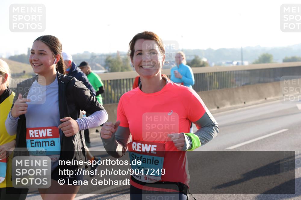 03.10.2025 - Köhlbrandbrückenlauf Lena Gebhardt http://msf.ph/oto/9047249 03.10.2025 09:29:05 Position 1 2297, 2299 meine-sportfotos.de