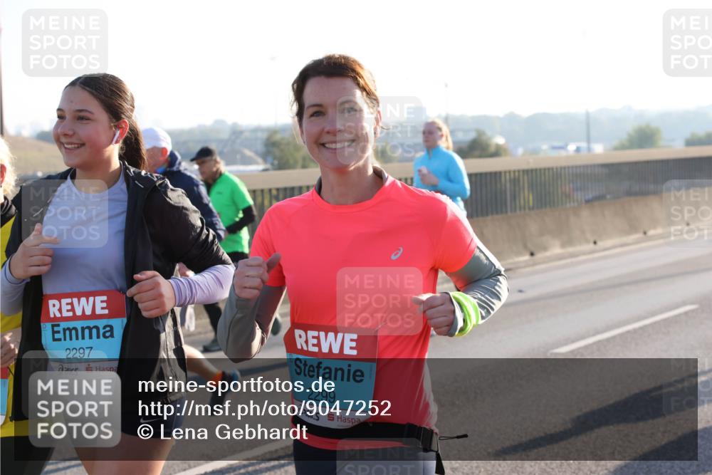 03.10.2025 - Köhlbrandbrückenlauf Lena Gebhardt http://msf.ph/oto/9047252 03.10.2025 09:29:05 Position 1 2297, 2299 meine-sportfotos.de