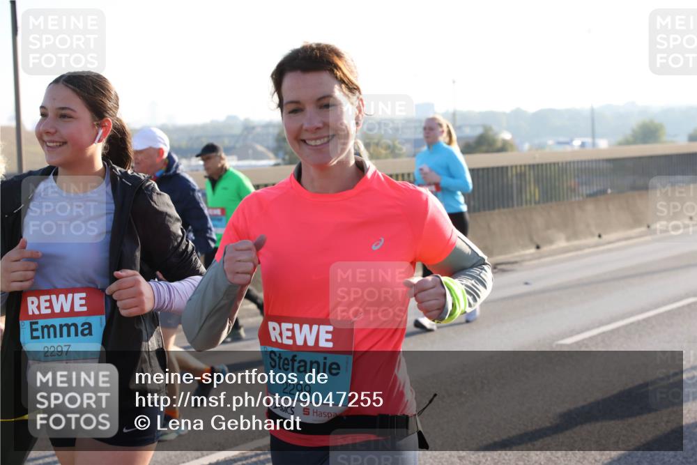 03.10.2025 - Köhlbrandbrückenlauf Lena Gebhardt http://msf.ph/oto/9047255 03.10.2025 09:29:05 Position 1 2297, 2299 meine-sportfotos.de