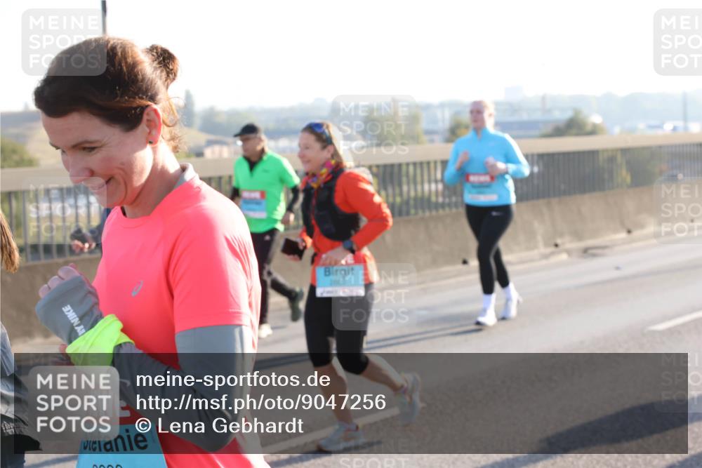 03.10.2025 - Köhlbrandbrückenlauf Lena Gebhardt http://msf.ph/oto/9047256 03.10.2025 09:29:05 Position 1  meine-sportfotos.de