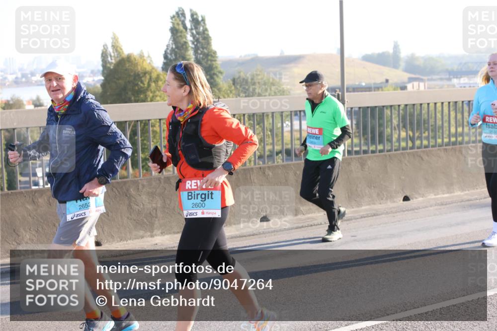 03.10.2025 - Köhlbrandbrückenlauf Lena Gebhardt http://msf.ph/oto/9047264 03.10.2025 09:29:06 Position 1 2652, 2600, 2453, 2597 meine-sportfotos.de