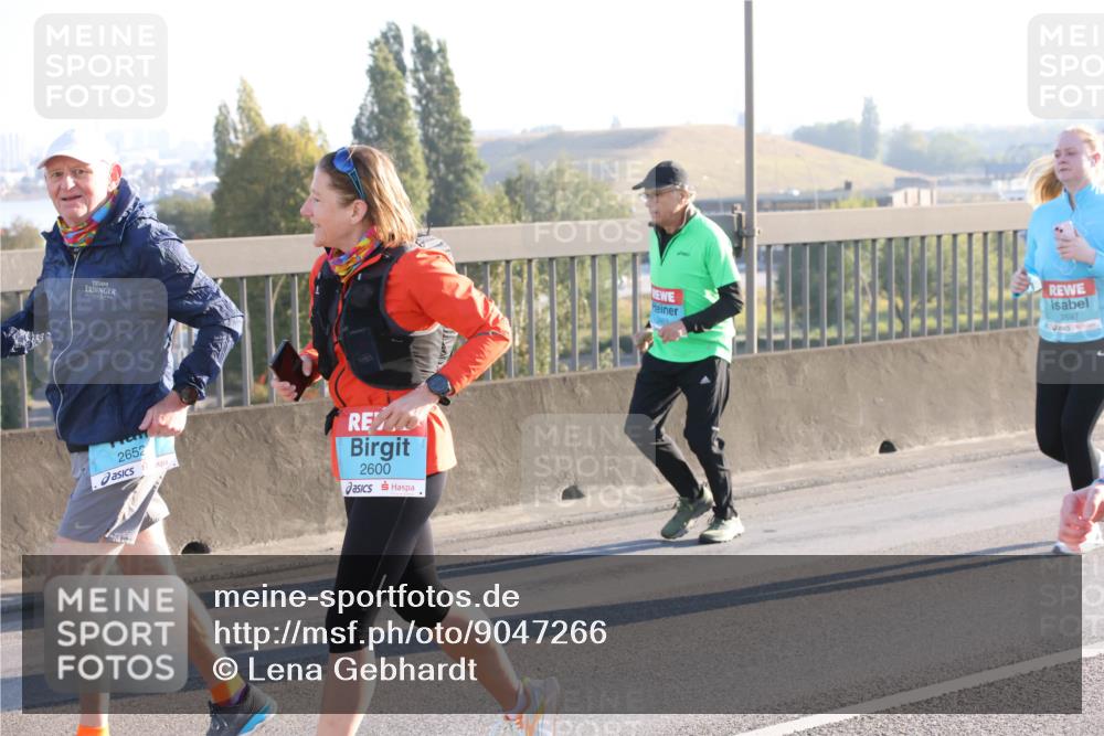 03.10.2025 - Köhlbrandbrückenlauf Lena Gebhardt http://msf.ph/oto/9047266 03.10.2025 09:29:06 Position 1 2652, 2600, 2597 meine-sportfotos.de