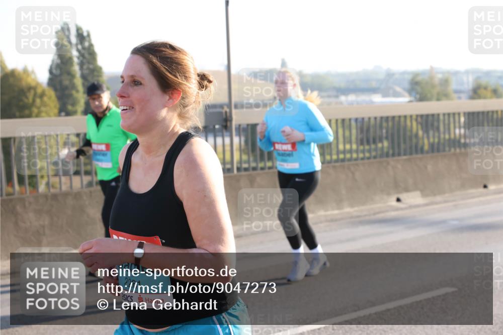 03.10.2025 - Köhlbrandbrückenlauf Lena Gebhardt http://msf.ph/oto/9047273 03.10.2025 09:29:07 Position 1 2261 meine-sportfotos.de