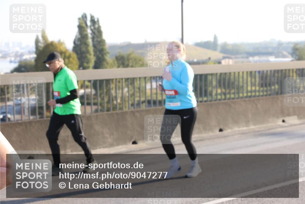 03.10.2025 - Köhlbrandbrückenlauf Lena Gebhardt http://msf.ph/oto/9047277 03.10.2025 09:29:07 Position 1  meine-sportfotos.de