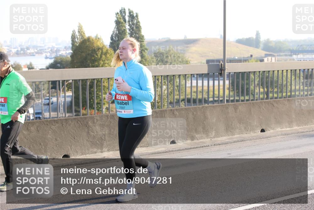 03.10.2025 - Köhlbrandbrückenlauf Lena Gebhardt http://msf.ph/oto/9047281 03.10.2025 09:29:08 Position 1 53, 5, 2597 meine-sportfotos.de