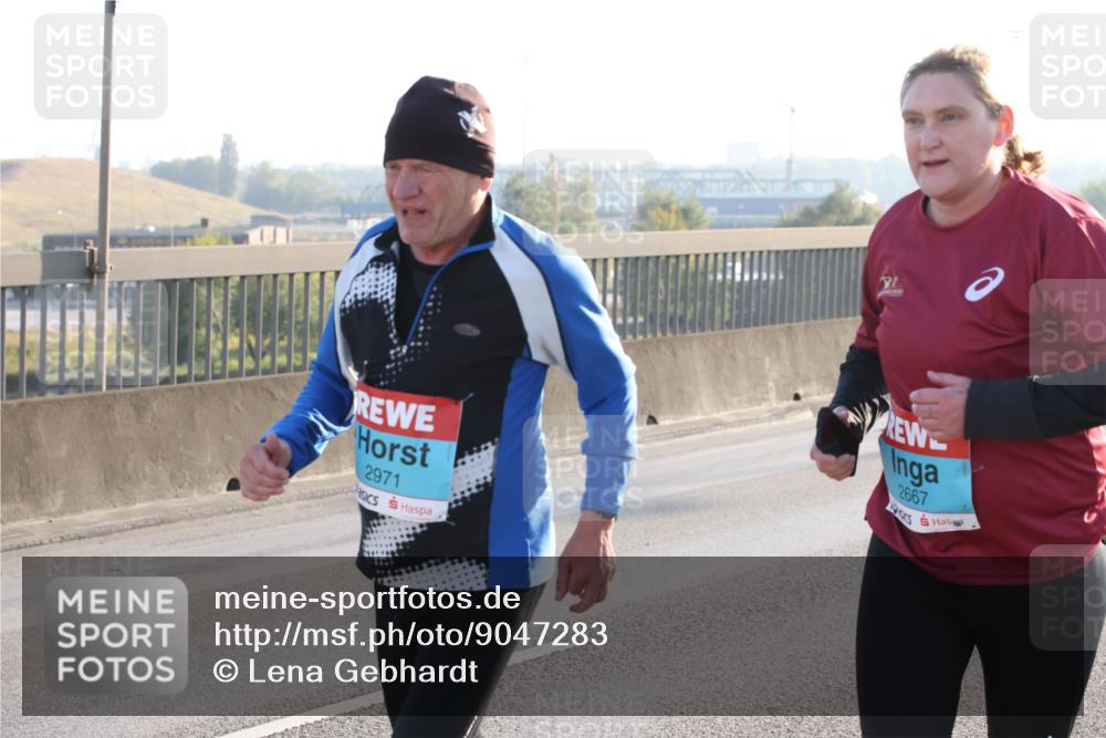 03.10.2025 - Köhlbrandbrückenlauf Lena Gebhardt http://msf.ph/oto/9047283 03.10.2025 09:29:08 Position 1 2971, 2667 meine-sportfotos.de
