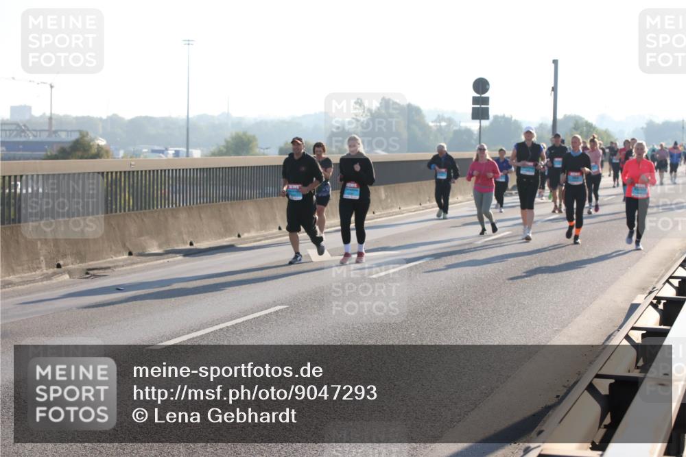 03.10.2025 - Köhlbrandbrückenlauf Lena Gebhardt http://msf.ph/oto/9047293 03.10.2025 09:29:09 Position 1  meine-sportfotos.de