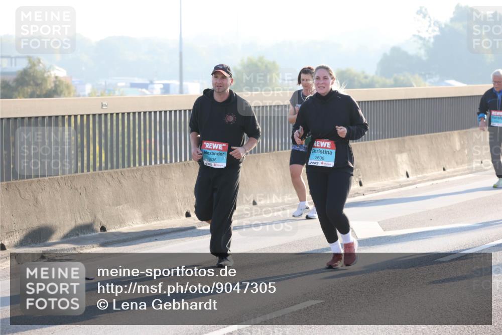 03.10.2025 - Köhlbrandbrückenlauf Lena Gebhardt http://msf.ph/oto/9047305 03.10.2025 09:29:10 Position 1 2636, 2606 meine-sportfotos.de