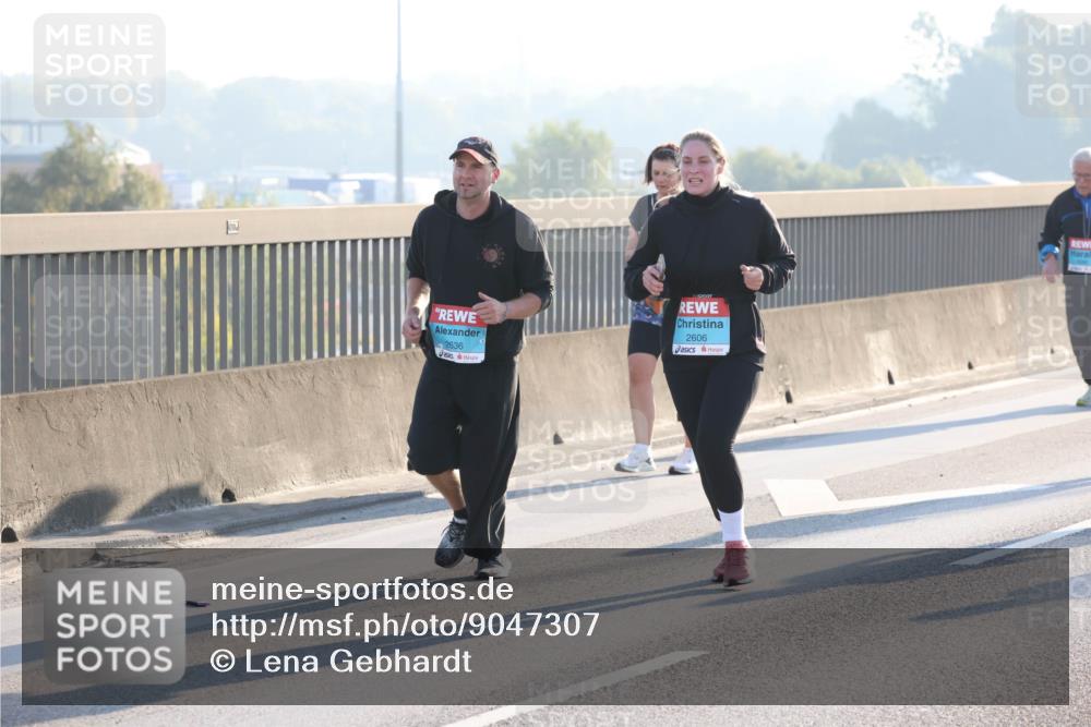 03.10.2025 - Köhlbrandbrückenlauf Lena Gebhardt http://msf.ph/oto/9047307 03.10.2025 09:29:10 Position 1 2636, 2606 meine-sportfotos.de
