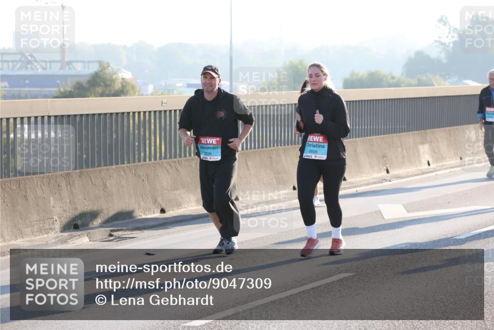 03.10.2025 - Köhlbrandbrückenlauf Lena Gebhardt http://msf.ph/oto/9047309 03.10.2025 09:29:10 Position 1 2636, 2606 meine-sportfotos.de