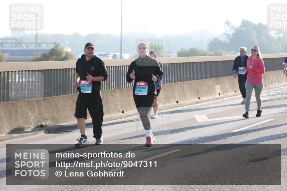 03.10.2025 - Köhlbrandbrückenlauf Lena Gebhardt http://msf.ph/oto/9047311 03.10.2025 09:29:11 Position 1 2636, 2606 meine-sportfotos.de