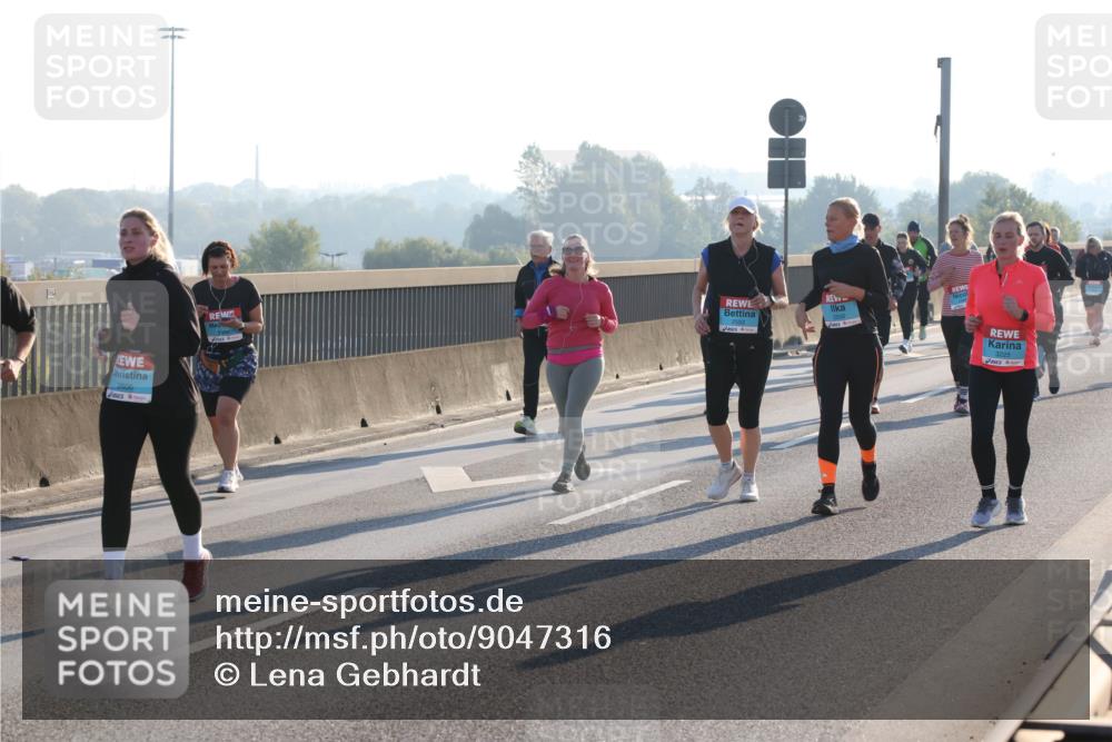 03.10.2025 - Köhlbrandbrückenlauf Lena Gebhardt http://msf.ph/oto/9047316 03.10.2025 09:29:11 Position 1 2606, 2550 meine-sportfotos.de