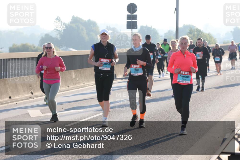 03.10.2025 - Köhlbrandbrückenlauf Lena Gebhardt http://msf.ph/oto/9047326 03.10.2025 09:29:12 Position 1 2553, 2550, 3225 meine-sportfotos.de