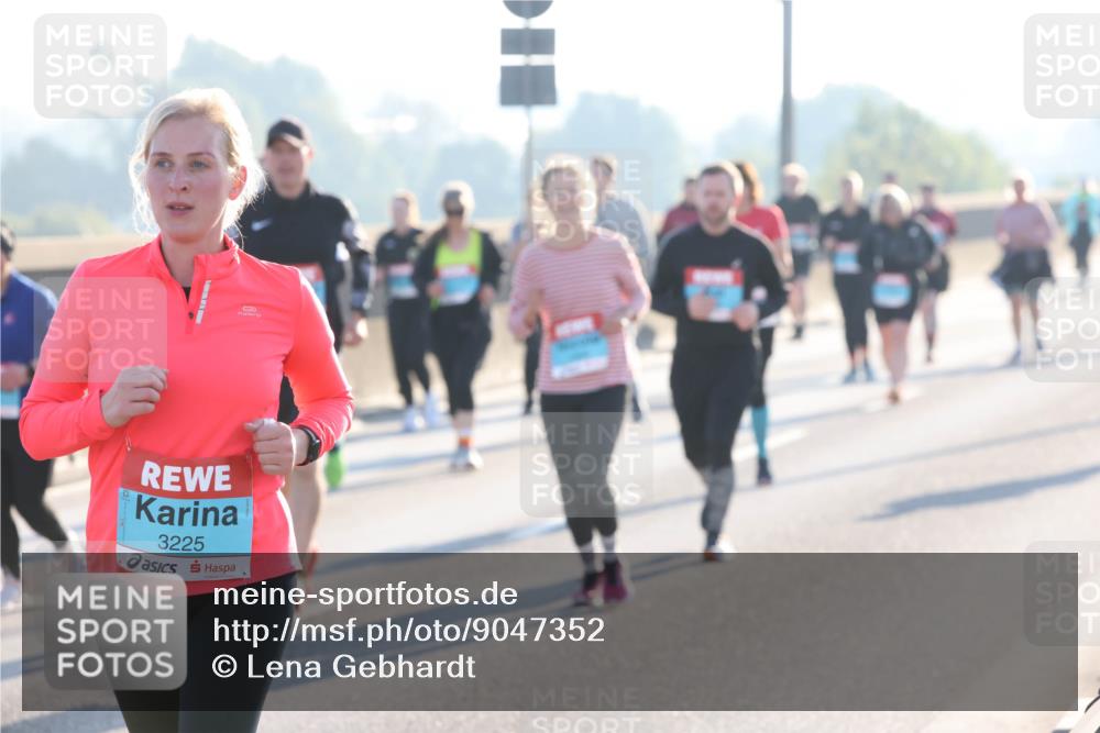 03.10.2025 - Köhlbrandbrückenlauf Lena Gebhardt http://msf.ph/oto/9047352 03.10.2025 09:29:15 Position 1 3225 meine-sportfotos.de