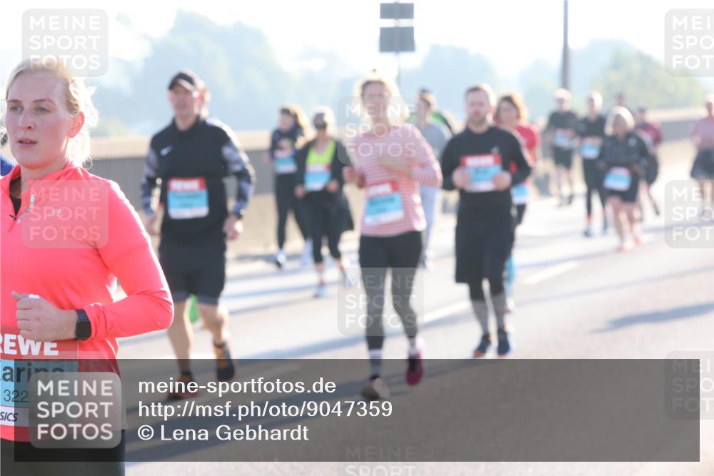 03.10.2025 - Köhlbrandbrückenlauf Lena Gebhardt http://msf.ph/oto/9047359 03.10.2025 09:29:15 Position 1 3225 meine-sportfotos.de