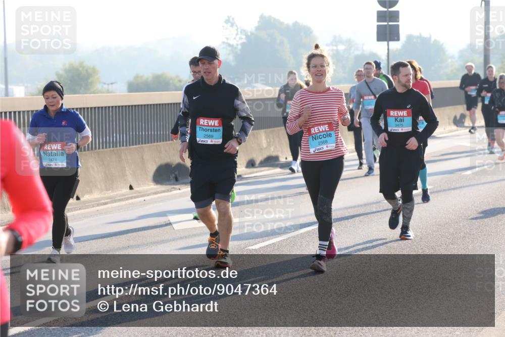 03.10.2025 - Köhlbrandbrückenlauf Lena Gebhardt http://msf.ph/oto/9047364 03.10.2025 09:29:17 Position 1 2474, 2569, 2568, 3475 meine-sportfotos.de