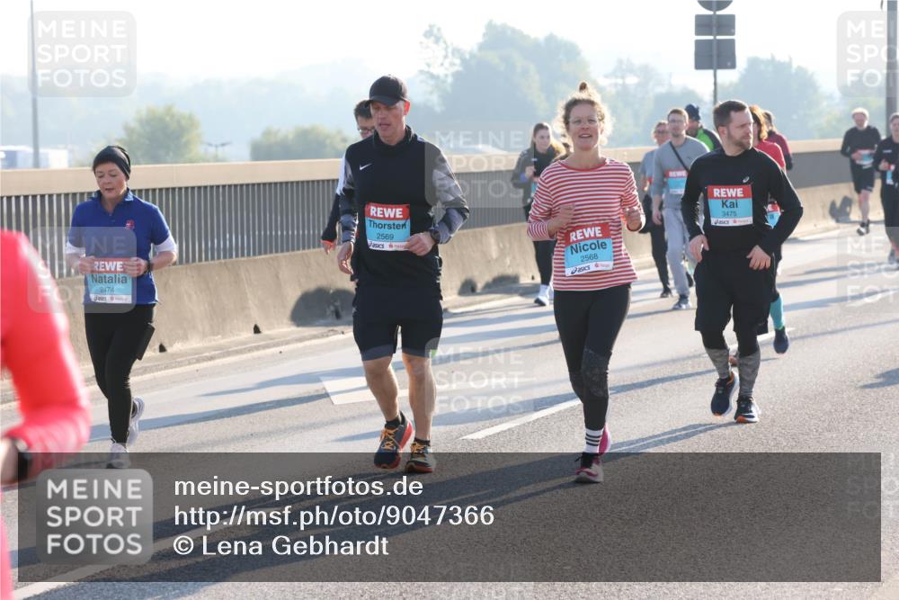 03.10.2025 - Köhlbrandbrückenlauf Lena Gebhardt http://msf.ph/oto/9047366 03.10.2025 09:29:17 Position 1 2474, 2569, 2568, 3475 meine-sportfotos.de