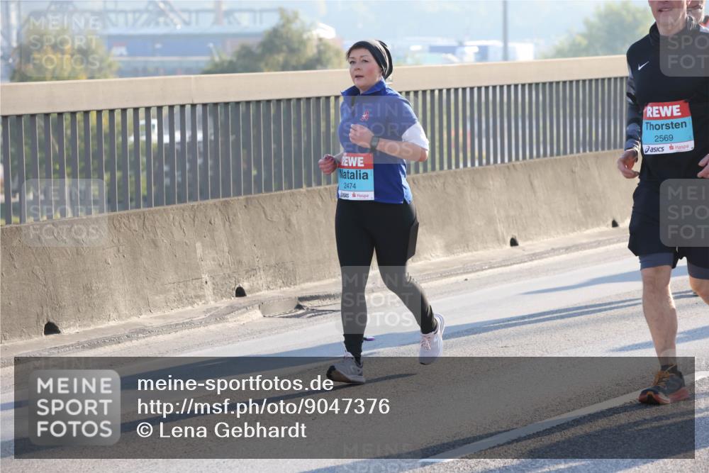 03.10.2025 - Köhlbrandbrückenlauf Lena Gebhardt http://msf.ph/oto/9047376 03.10.2025 09:29:18 Position 1 2474, 2569 meine-sportfotos.de