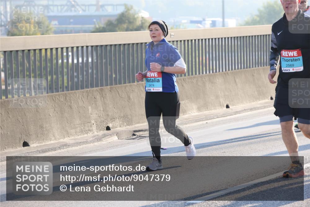 03.10.2025 - Köhlbrandbrückenlauf Lena Gebhardt http://msf.ph/oto/9047379 03.10.2025 09:29:18 Position 1 2474, 2569 meine-sportfotos.de