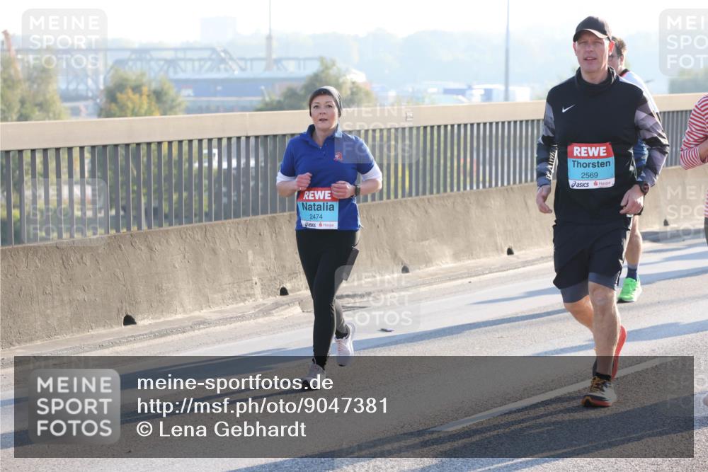 03.10.2025 - Köhlbrandbrückenlauf Lena Gebhardt http://msf.ph/oto/9047381 03.10.2025 09:29:18 Position 1 2474, 2569 meine-sportfotos.de