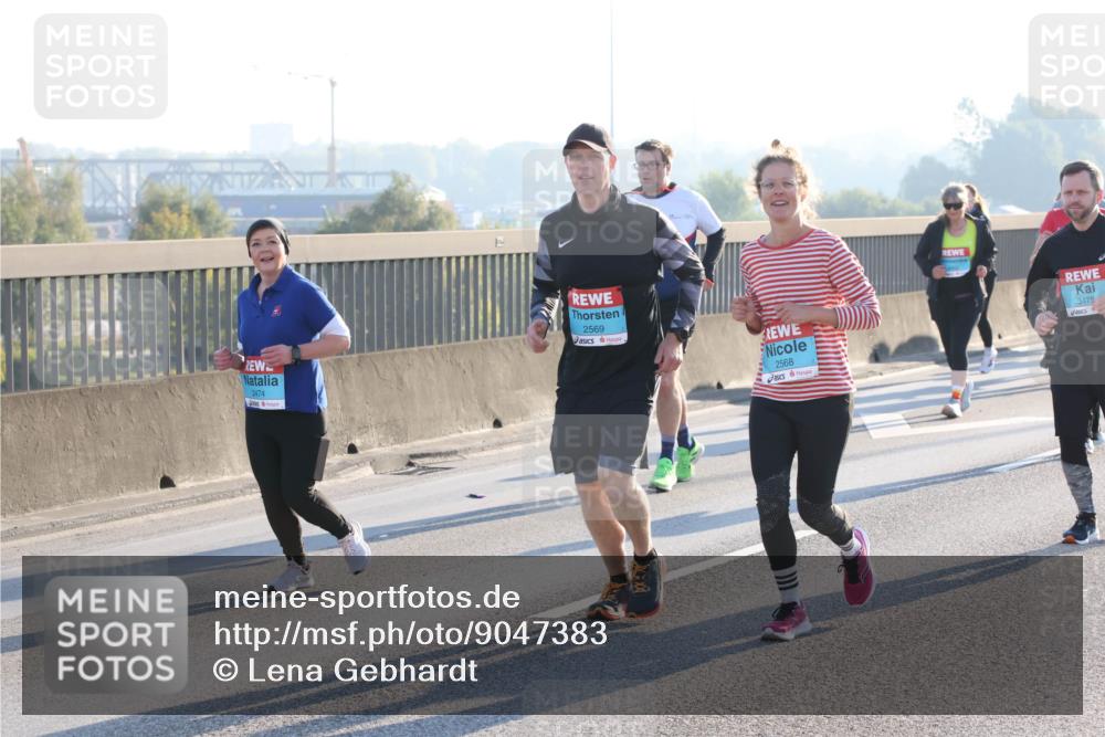 03.10.2025 - Köhlbrandbrückenlauf Lena Gebhardt http://msf.ph/oto/9047383 03.10.2025 09:29:18 Position 1 2474, 2569, 2568, 3475 meine-sportfotos.de