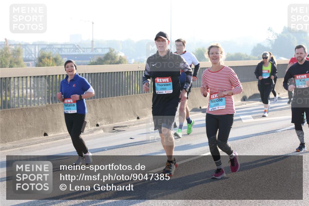 03.10.2025 - Köhlbrandbrückenlauf Lena Gebhardt http://msf.ph/oto/9047385 03.10.2025 09:29:18 Position 1 2474, 2569, 2568, 3475 meine-sportfotos.de