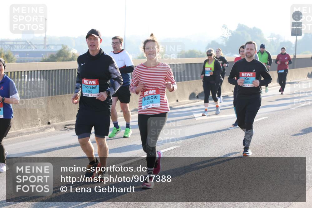 03.10.2025 - Köhlbrandbrückenlauf Lena Gebhardt http://msf.ph/oto/9047388 03.10.2025 09:29:19 Position 1 2569, 2568, 3475 meine-sportfotos.de