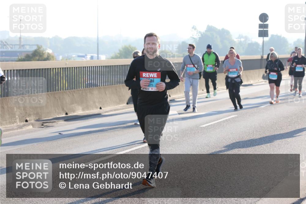 03.10.2025 - Köhlbrandbrückenlauf Lena Gebhardt http://msf.ph/oto/9047407 03.10.2025 09:29:20 Position 1 75 meine-sportfotos.de