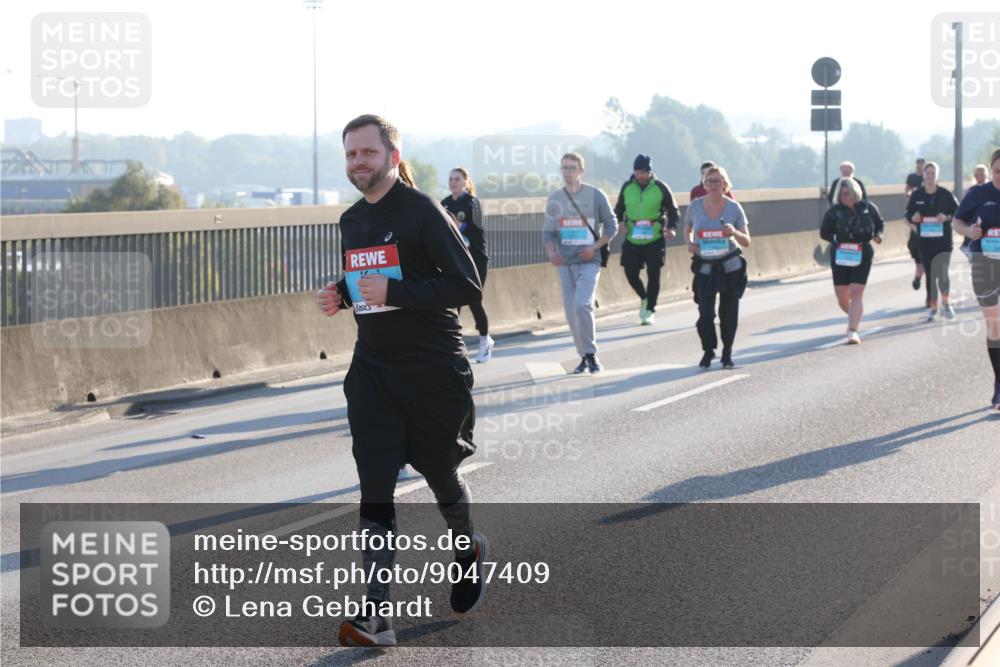 03.10.2025 - Köhlbrandbrückenlauf Lena Gebhardt http://msf.ph/oto/9047409 03.10.2025 09:29:21 Position 1  meine-sportfotos.de