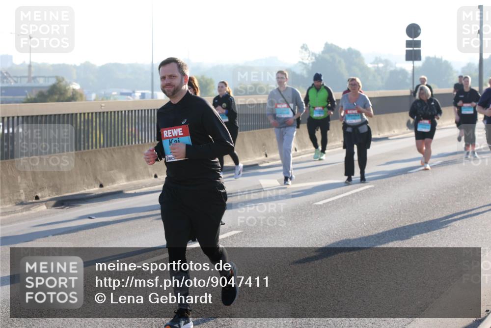 03.10.2025 - Köhlbrandbrückenlauf Lena Gebhardt http://msf.ph/oto/9047411 03.10.2025 09:29:21 Position 1  meine-sportfotos.de